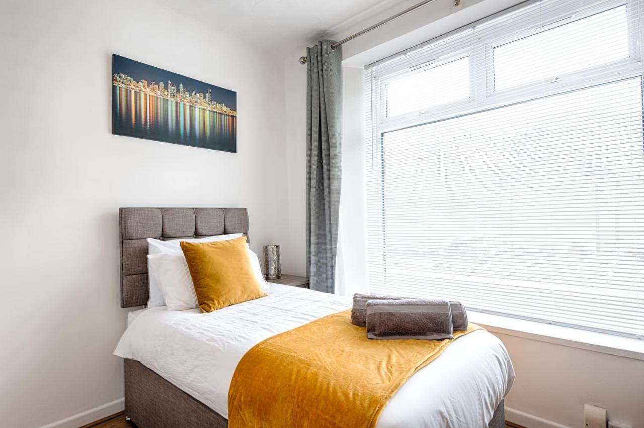 Free Parking, Spacious Rooms, Smart Tv'S All Rooms Суонси Экстерьер фото