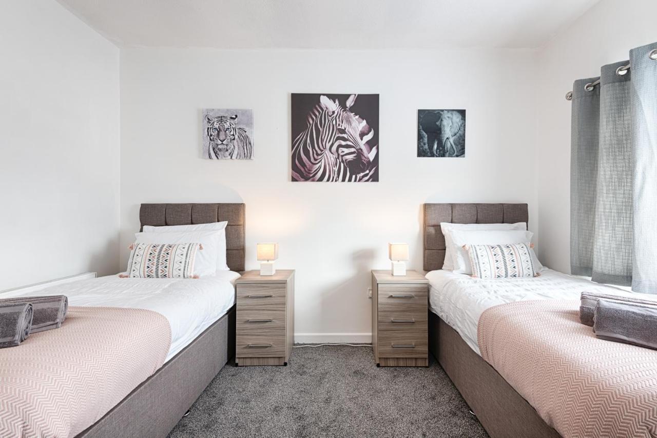 Free Parking, Spacious Rooms, Smart Tv'S All Rooms Суонси Экстерьер фото