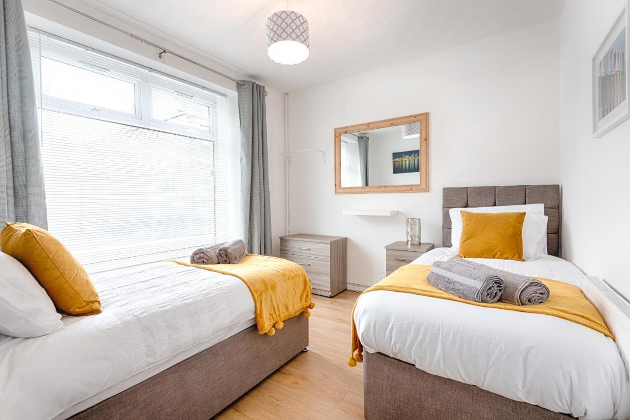 Free Parking, Spacious Rooms, Smart Tv'S All Rooms Суонси Экстерьер фото